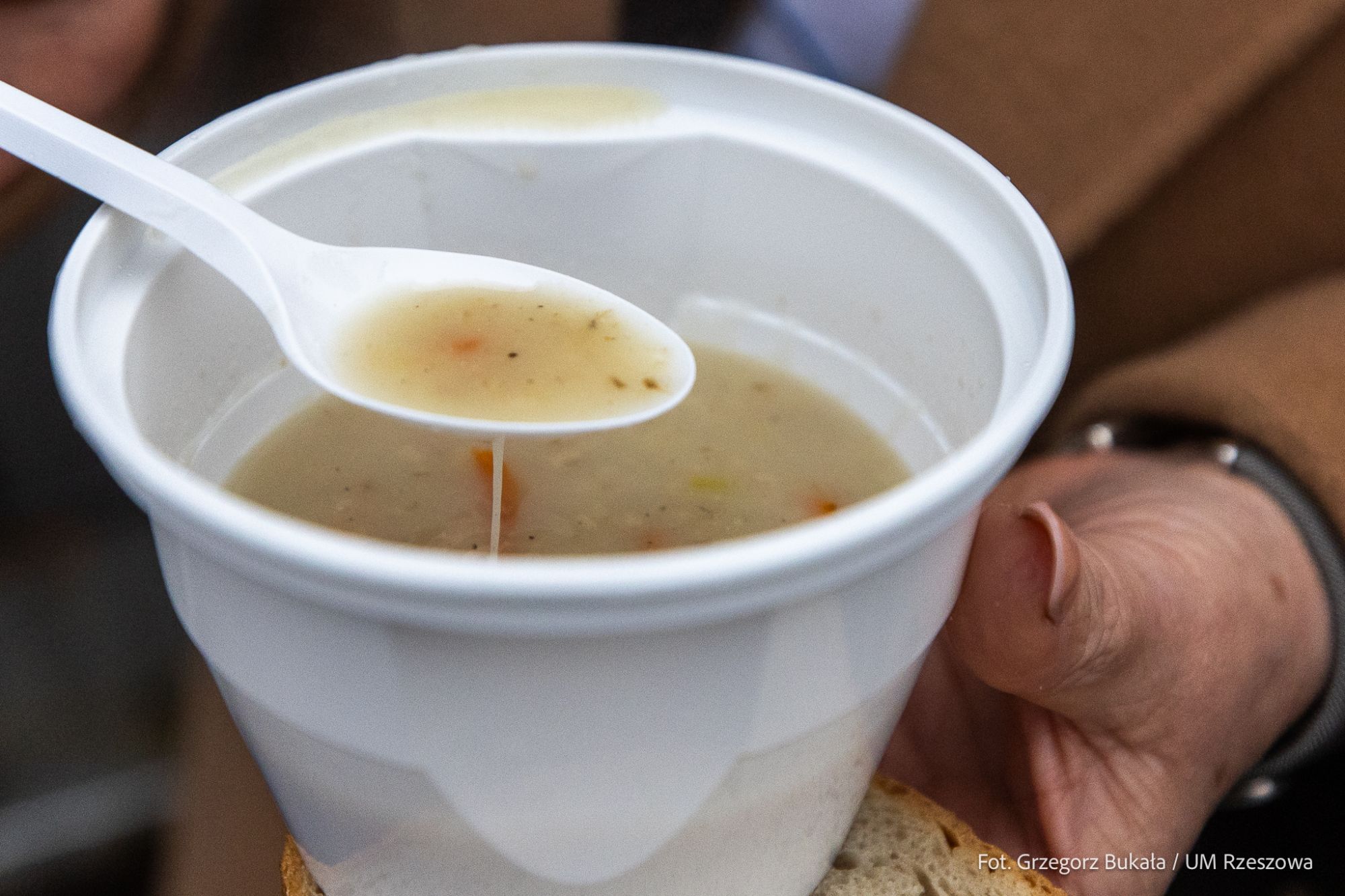 zdjęcie z akcji autobus ciepła w Rzeszowie, fot. Grzegorz Bukała, Urząd Miasta Rzeszowa